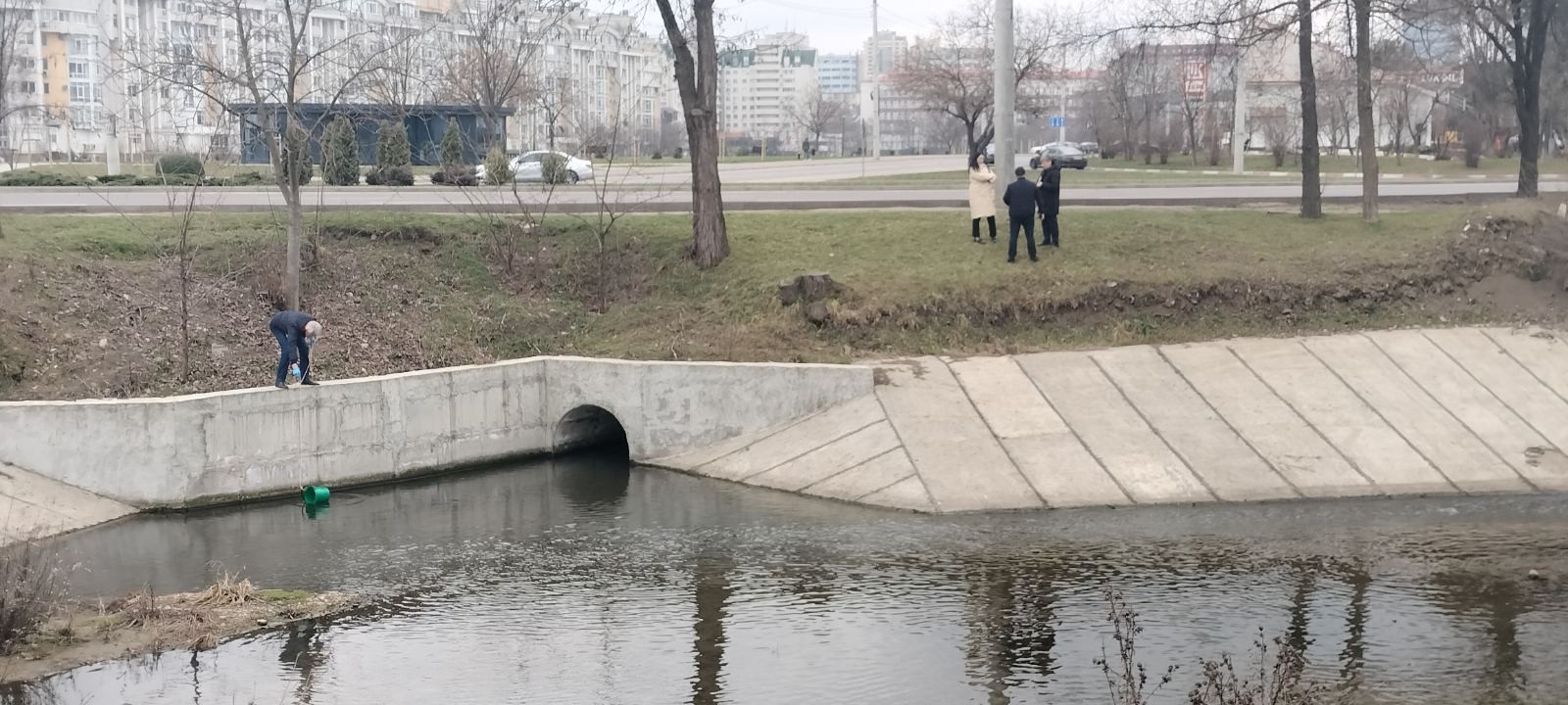 Petele apărute în râul Bîc.  Apa din râul Bîc nu este folosită pentru alimentarea publică.